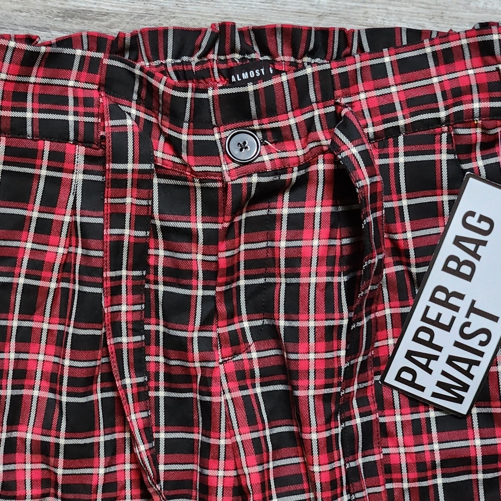 ALMOST FAMOUS Tie Waist Women Red/Black Plaid Paper Waist Bag Pants siz… - Picture 3 of 7